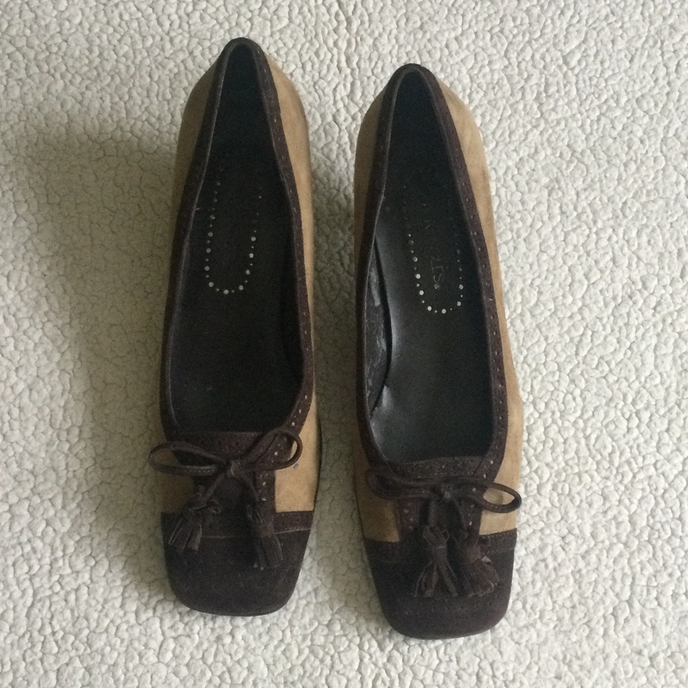 Aerosoles Brown Suede Two Tone pumps 2” Heel Suit N Tie Square Toe - size 7.5 M